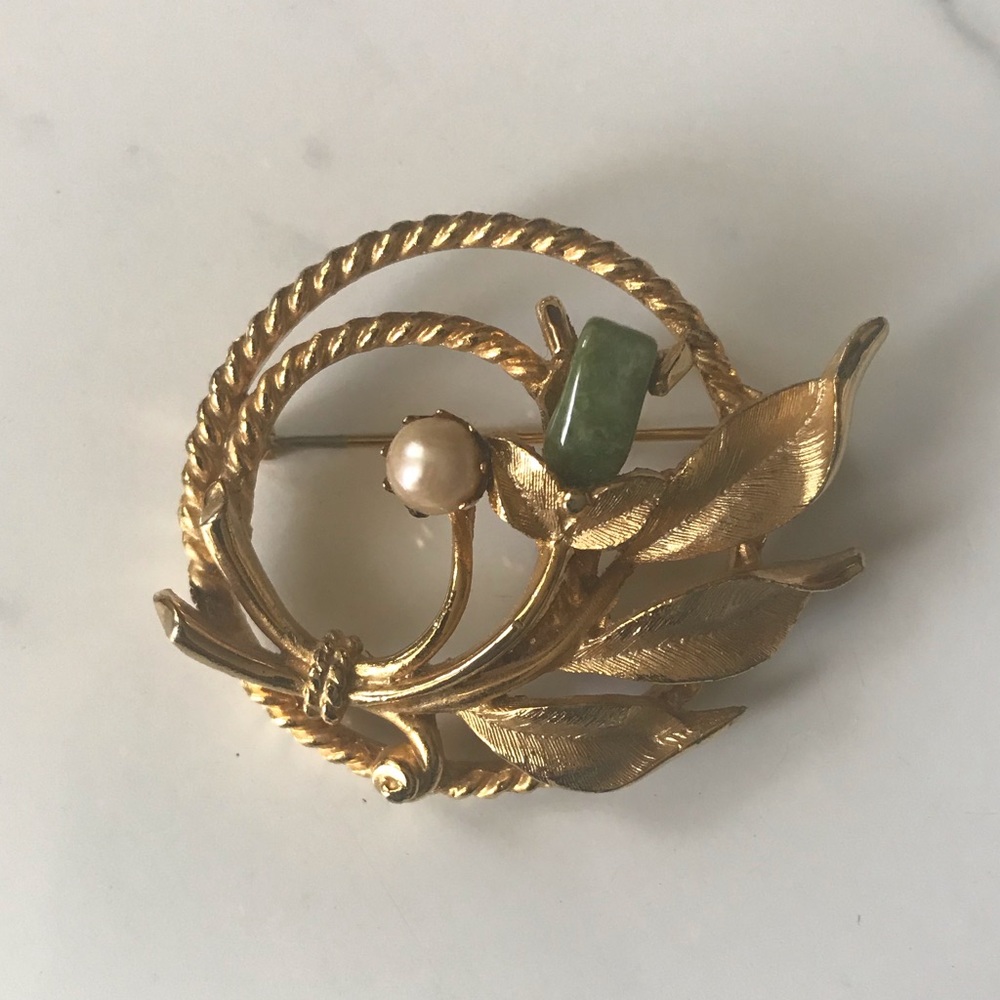 Vintage Sarah Coventry Pearl and Jade Pin Brooch